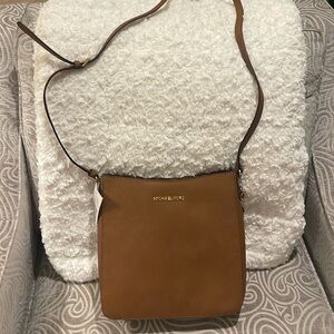 Brown Michael Kors shoulder or crossbody bag. NWT!!!